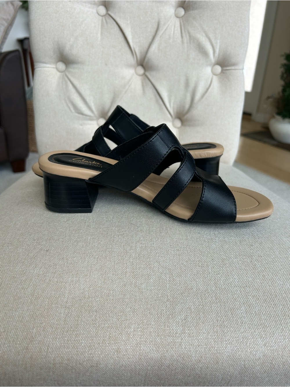 Clarks Black Leather Strappy Low Heel Sandals - Picture 8 of 9